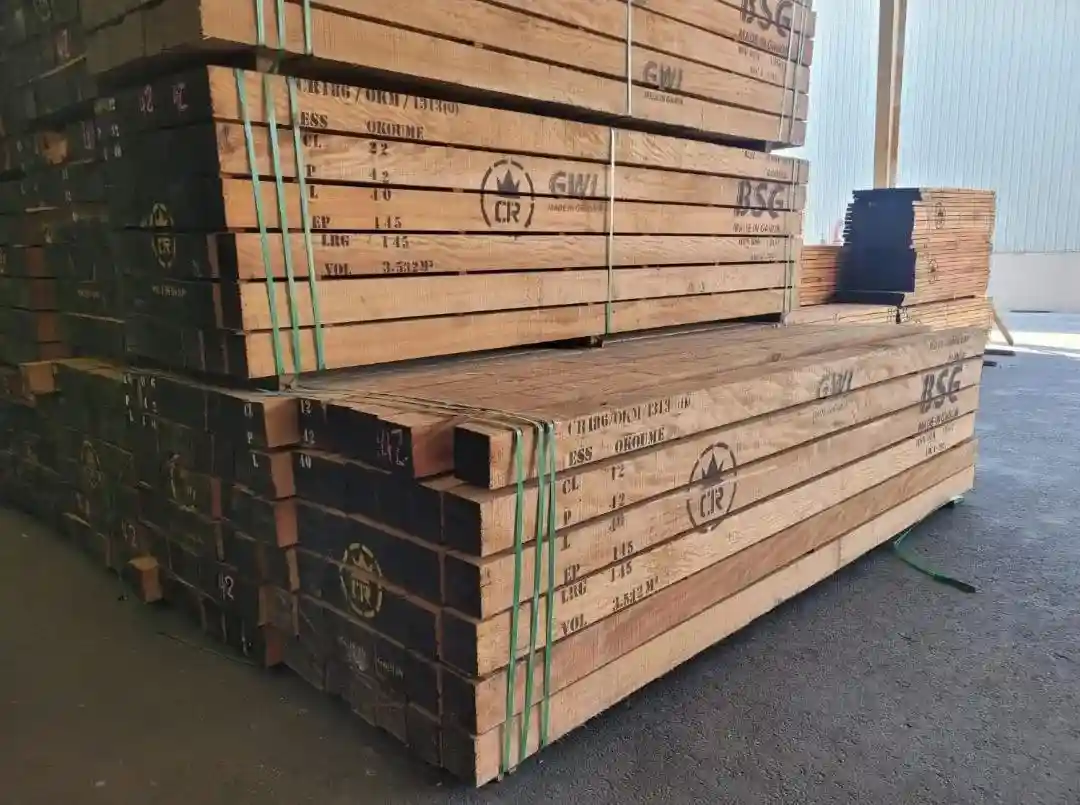Industrial Wooden Planks KSA | Custom Sawn Timber Blocks